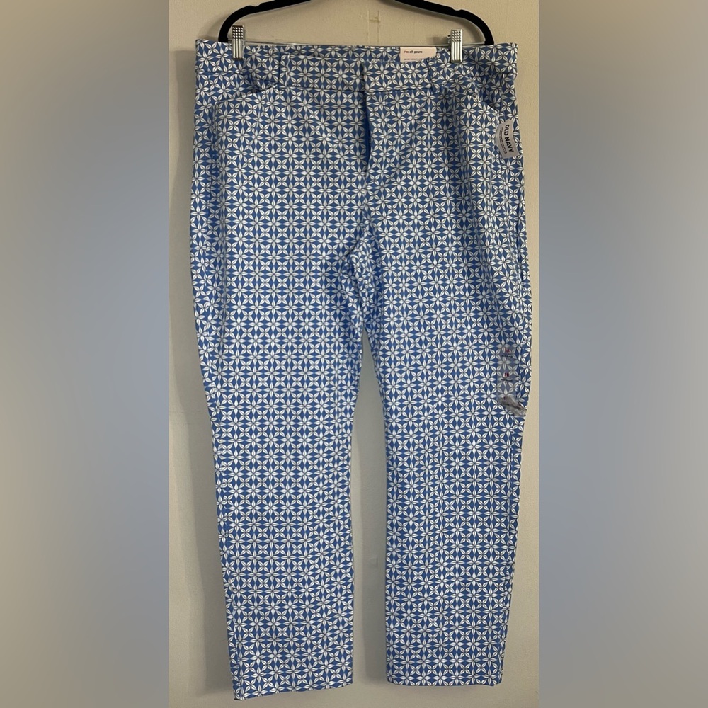 Old Navy Blue and White Patterned Skinny Pants